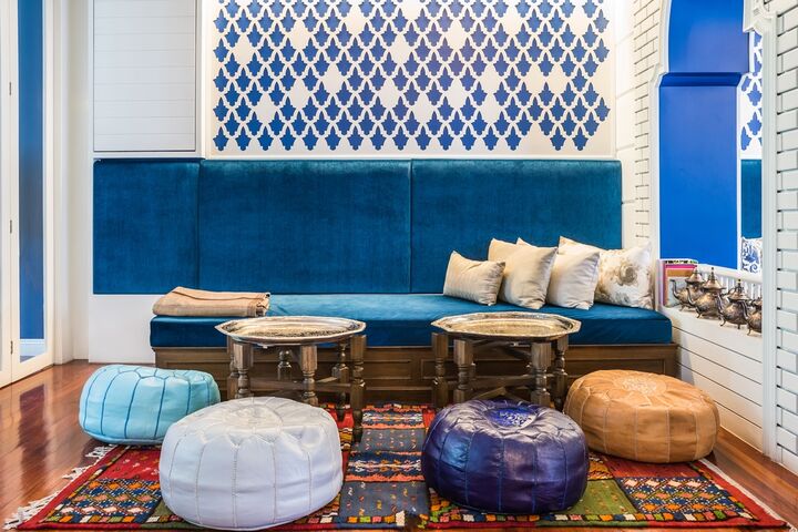 La décoration marocaine reflète très bien l'histoire diverse du pays grâce à ses détails, ses textures et ses motifs géométriques. Découvrez dans cet article tout ce qu'il faut savoir sur la décoration marocaine et comment retrouver cette atmosphère dans votre maison.