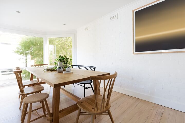 Pousser la porte d'une maison suédoise vous laissera sans voix. La simplicité, la pureté et la beauté de ce type de design sont tout simplement captivantes. Découvrez dans cet article les points-clés du design suédois et comment l'adopter dans votre intérieur.